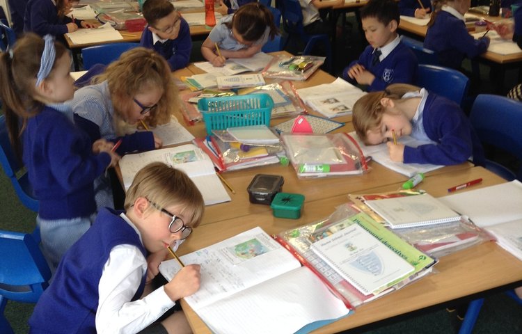 Image of Parrots' class reading Jack and the Beanstalk
