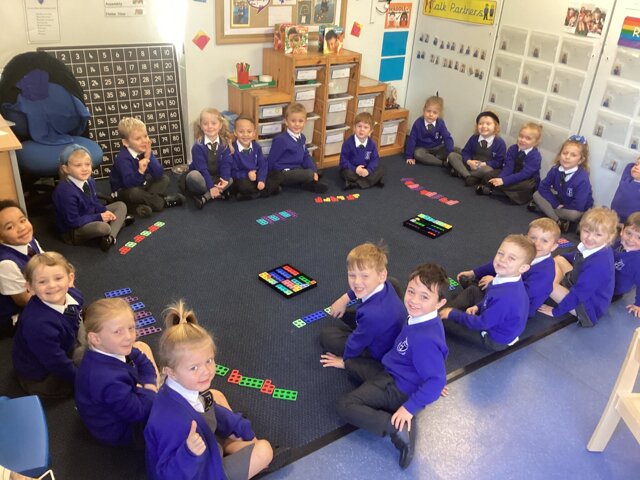 Image of Working together to create patterns 