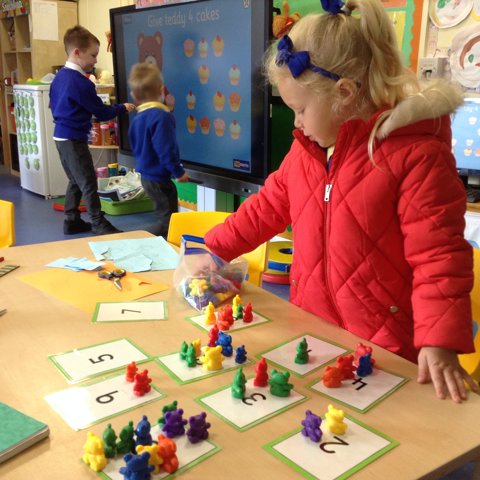 Image of Recognising numbers and counting out.