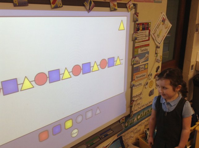 Image of Making patterns on the smartboard